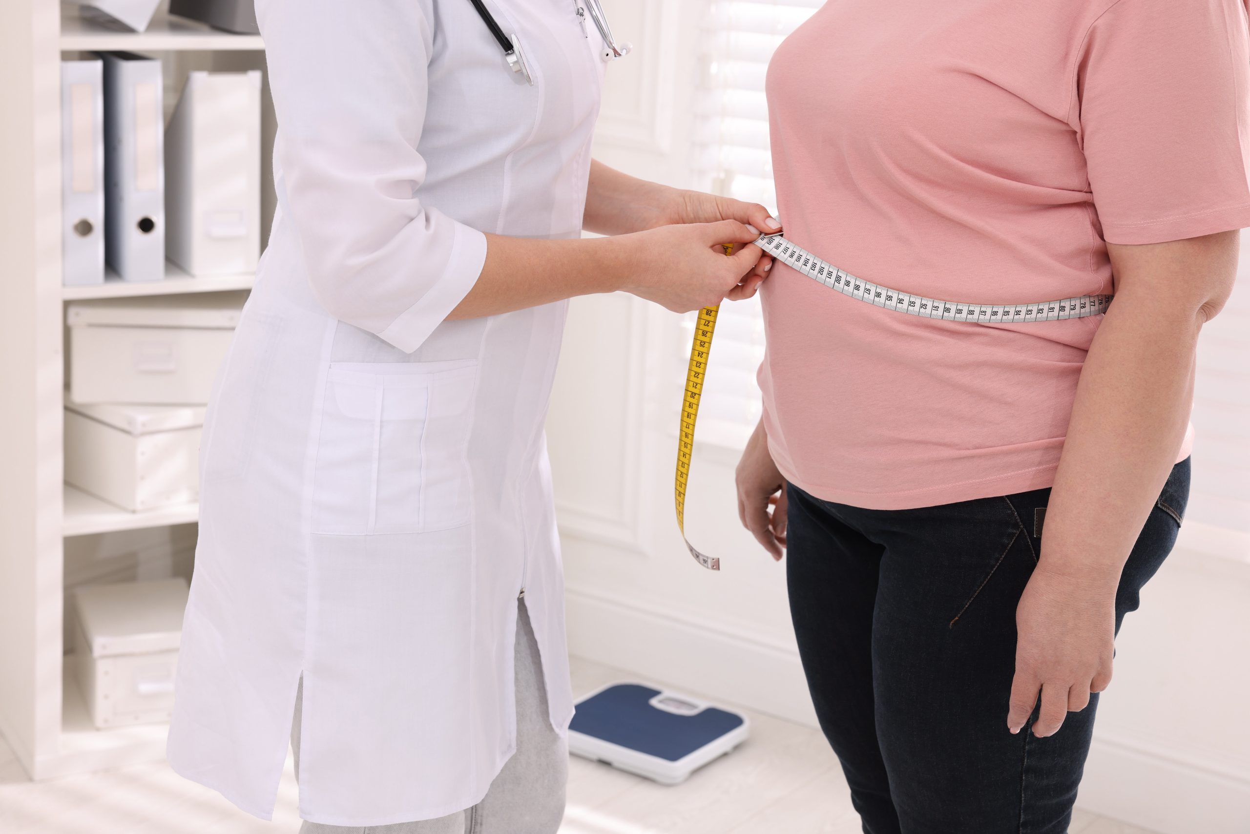 La directora del INCART, doctora Bianny Rodríguez, destacó la importancia de la detección oportuna del cáncer de mama.