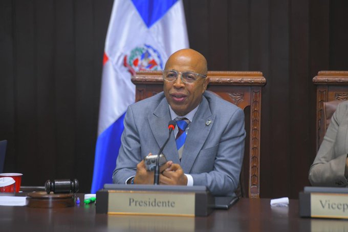 Alfredo Pacheco recordó las candidaturas y los cargos electivos que ha ocupado el ministro de Turismo, luego de que Vásquez pusiera en duda su condición de dirigente del PRM