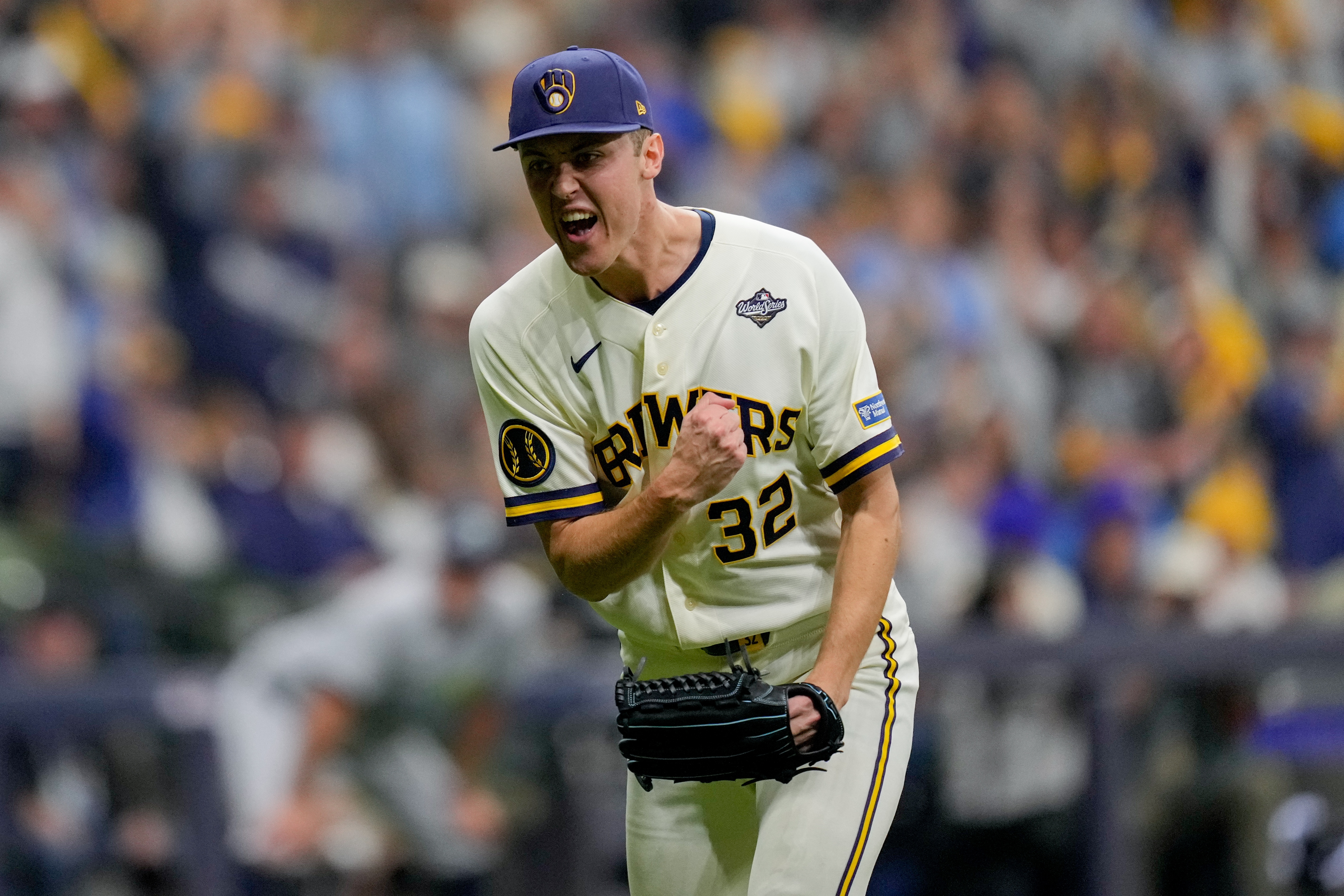 Jacob Misiorowski, de los Cerveceros de Milwaukee, festeja en el primer juego de la Serie Mundial ante los Rays de Tampa Bay, el viernes 23 de octubre de 2026 (AP Foto/Ashley Landis)