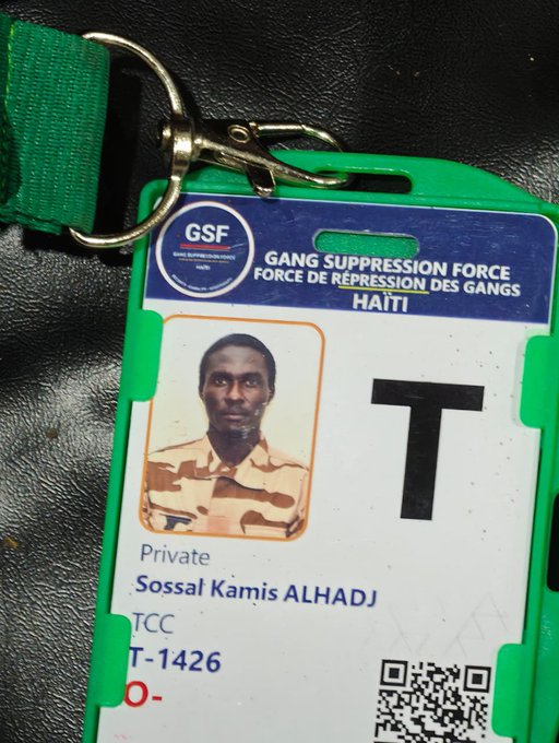 Bukele dijo que entre los restos también había carnets de identificación y uniformes militares de otros países.