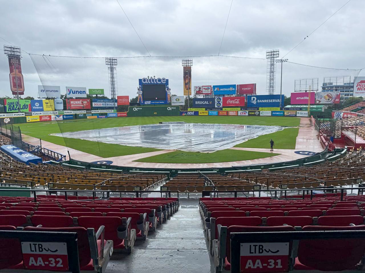El estadio Quisqueya, Juan Marichal, en la que se celebraría este martes el encuentro entre Toros y Licey y que fue suspendido por los fuertes aguaceros caídos en varios lugares del país.