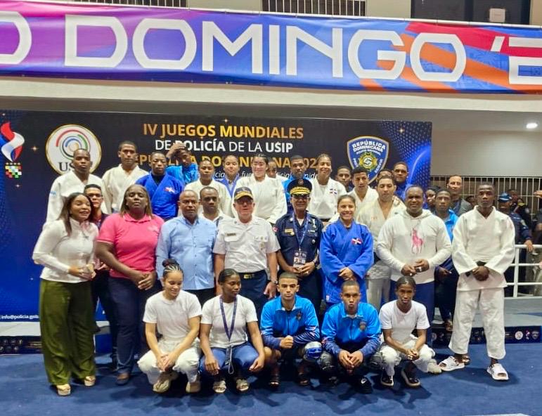 El equipo de la Policía Nacional que se proclamó campeón de los Juegos Mundiales Policiales al obtener seis medallas de oro incluyendo el triunfo por equipos.